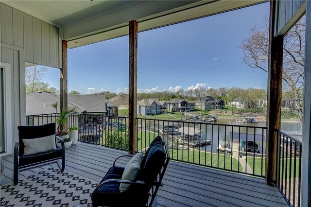 42 Bison Falls Circle, Lake Winnebago, MO 64034