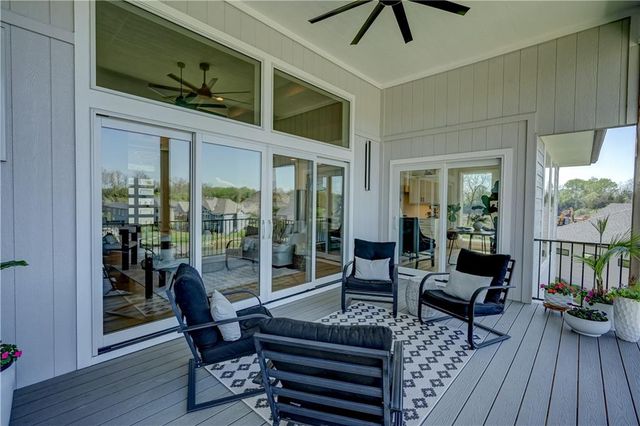 42 Bison Falls Circle, Lake Winnebago, MO 64034