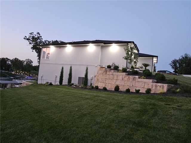 42 Bison Falls Circle, Lake Winnebago, MO 64034