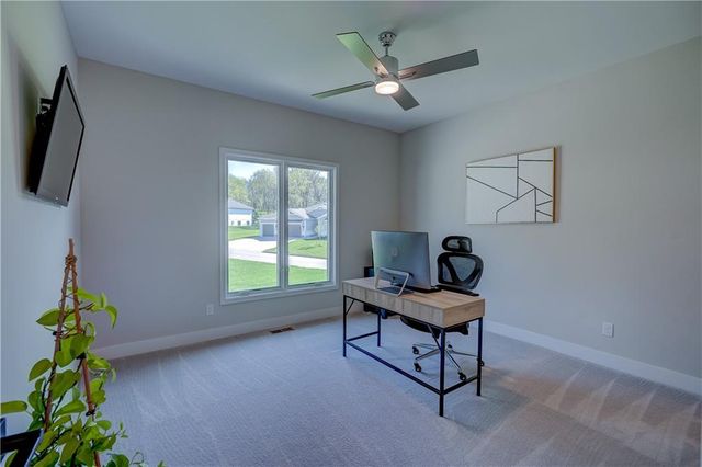42 Bison Falls Circle, Lake Winnebago, MO 64034