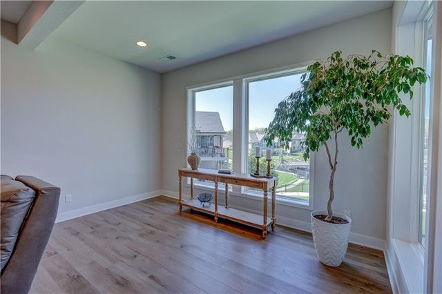42 Bison Falls Circle, Lake Winnebago, MO 64034