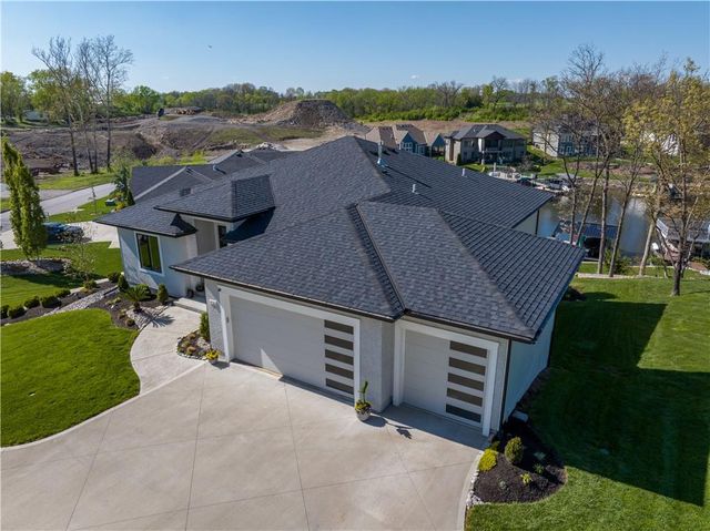 42 Bison Falls Circle, Lake Winnebago, MO 64034