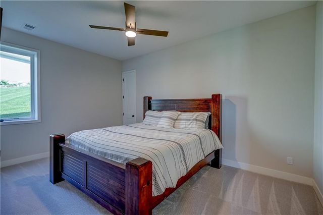 42 Bison Falls Circle, Lake Winnebago, MO 64034