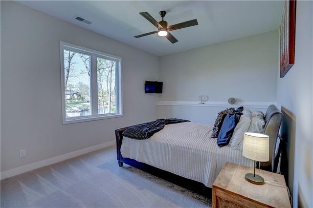 42 Bison Falls Circle, Lake Winnebago, MO 64034