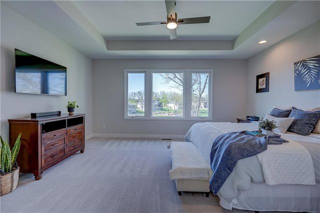 42 Bison Falls Circle, Lake Winnebago, MO 64034