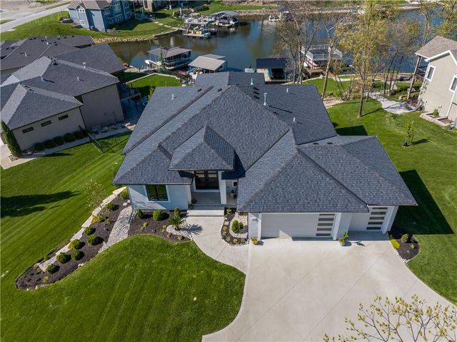 42 Bison Falls Circle, Lake Winnebago, MO 64034