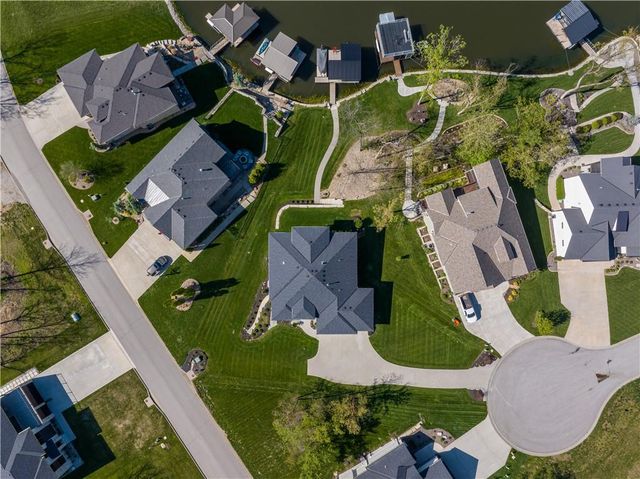 42 Bison Falls Circle, Lake Winnebago, MO 64034