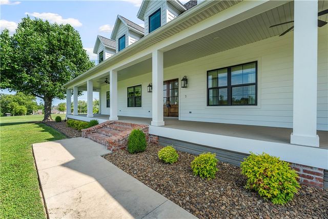 3203 W Quapaw Road, Rogers, AR 72758