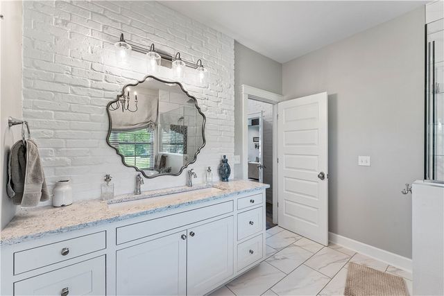 3203 W Quapaw Road, Rogers, AR 72758