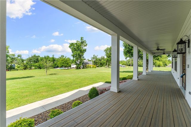 3203 W Quapaw Road, Rogers, AR 72758