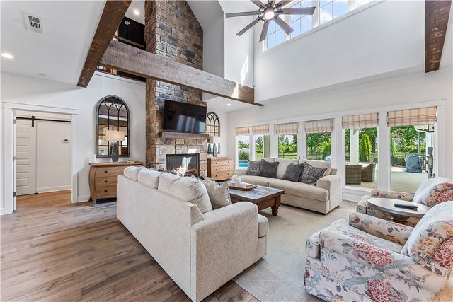 3203 W Quapaw Road, Rogers, AR 72758