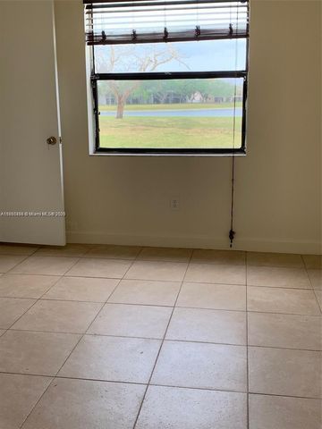 14935 SW 104th St 5-104, Miami, FL 33196
