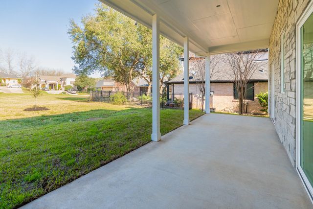 5 Edgewood Circle, Montgomery, TX 77356