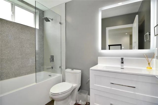 4829 Saloma Avenue, Sherman Oaks, CA 91403
