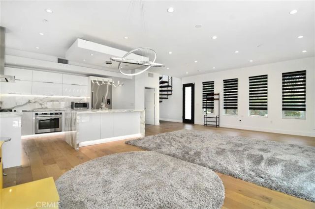 4829 Saloma Avenue, Sherman Oaks, CA 91403