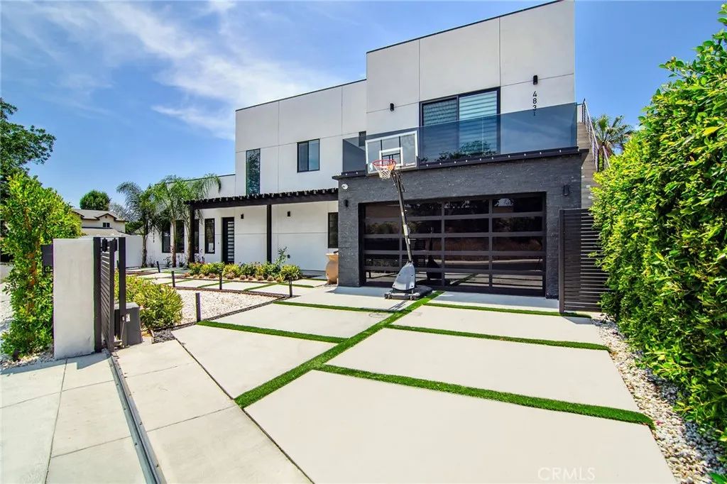 4829 Saloma Avenue, Sherman Oaks, CA 91403