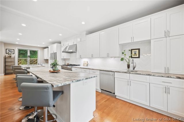 2707 Clearstream Court, New Albany, IN 47150