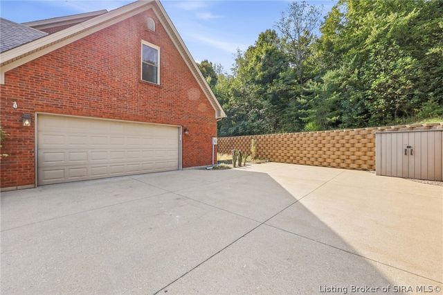 2707 Clearstream Court, New Albany, IN 47150