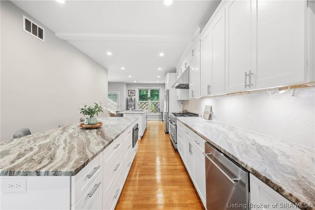 2707 Clearstream Court, New Albany, IN 47150