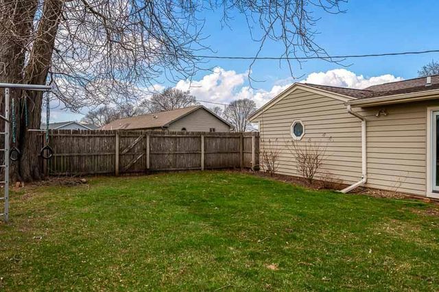 726 E Petunia Lane, Beloit, WI 53511