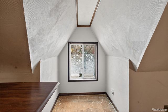 9495 Lakepointe Street, Detroit, MI 48224
