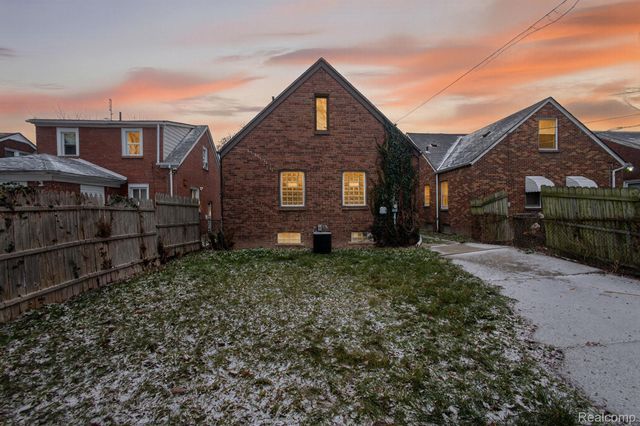 9495 Lakepointe Street, Detroit, MI 48224