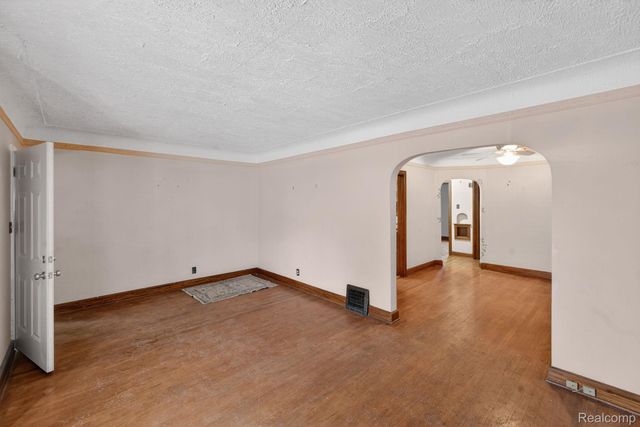 9495 Lakepointe Street, Detroit, MI 48224