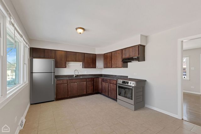 15666 Woodlawn East Avenue, South Holland, IL 60473