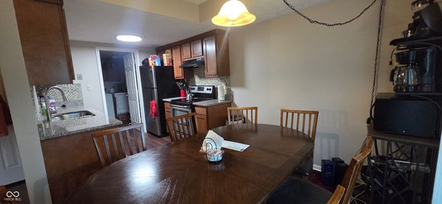 8043 Valley Farms Lane, Indianapolis, IN 46214