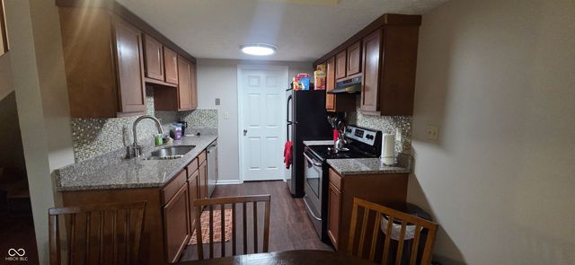 8043 Valley Farms Lane, Indianapolis, IN 46214