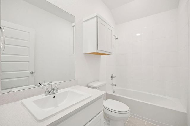 137 Tolo DR, Elgin, TX 78621