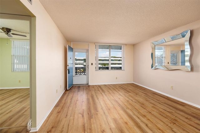4715 BAY STREET NE 222, St Petersburg, FL 33703