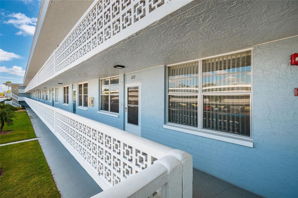 4715 BAY STREET NE 222, St Petersburg, FL 33703
