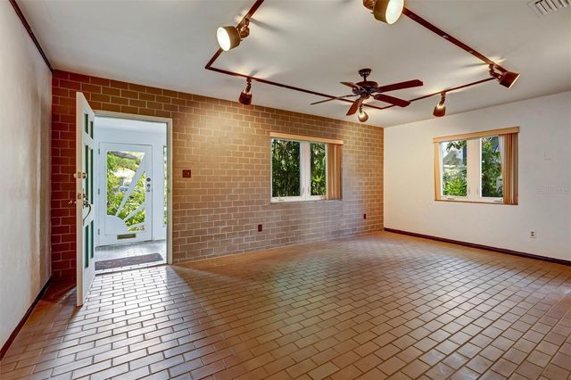 151 20TH AVENUE S, St Petersburg, FL 33705