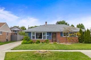 1076 S 3rd Avenue, Des Plaines, IL 60016