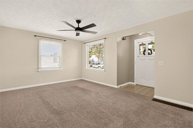 97 Glenthorne Rd, Rochester, NY 14615