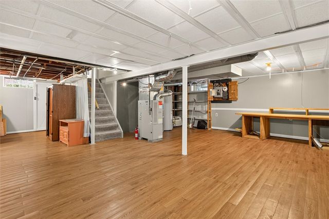 97 Glenthorne Rd, Rochester, NY 14615