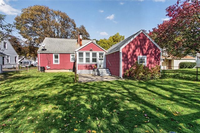 97 Glenthorne Rd, Rochester, NY 14615