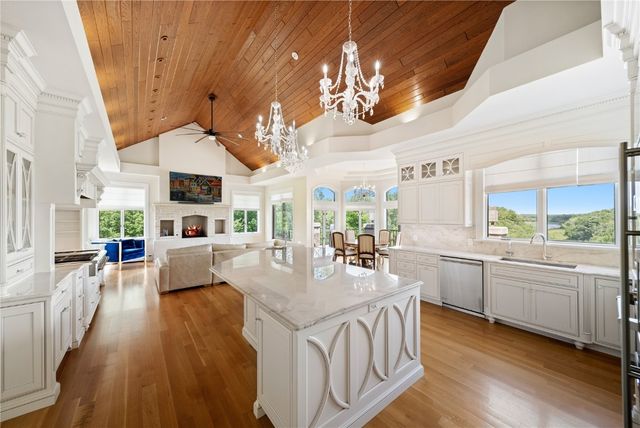 2310 NE Lakeridge Place, North Liberty, IA 52317