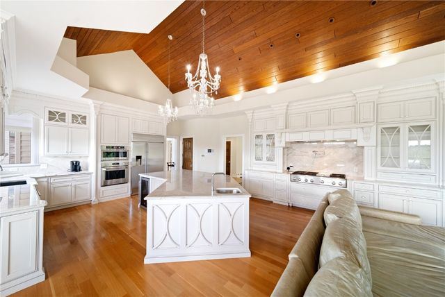 2310 NE Lakeridge Place, North Liberty, IA 52317