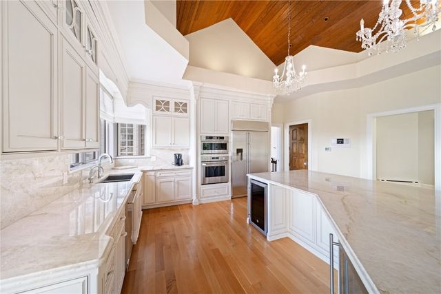 2310 NE Lakeridge Place, North Liberty, IA 52317