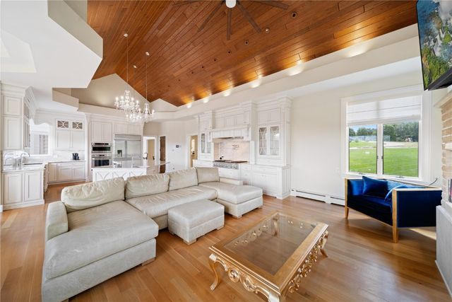 2310 NE Lakeridge Place, North Liberty, IA 52317