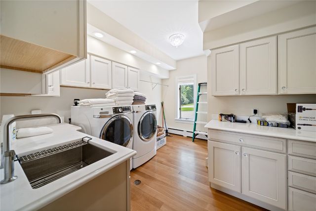 2310 NE Lakeridge Place, North Liberty, IA 52317