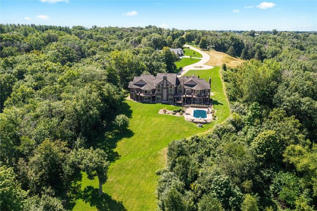 2310 NE Lakeridge Place, North Liberty, IA 52317