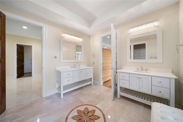 2310 NE Lakeridge Place, North Liberty, IA 52317