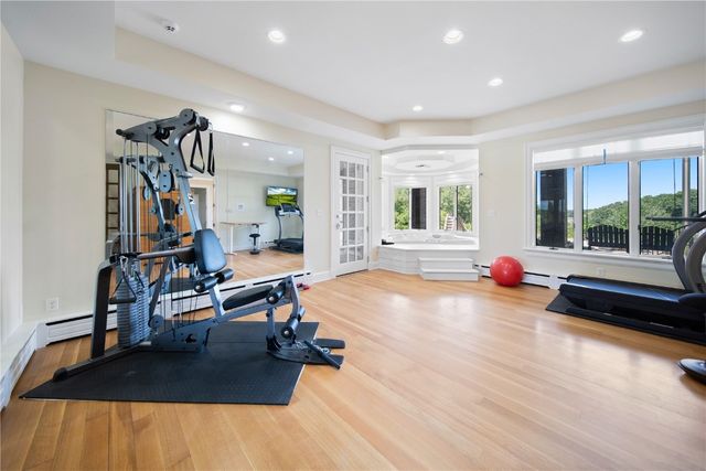 2310 NE Lakeridge Place, North Liberty, IA 52317