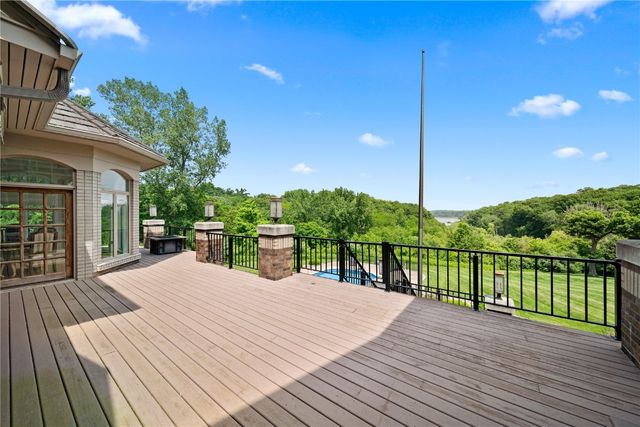 2310 NE Lakeridge Place, North Liberty, IA 52317