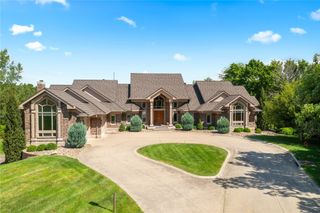 2310 NE Lakeridge Place, North Liberty, IA 52317