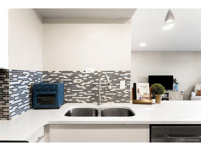 460 S Marion Pkwy 1052, Denver, CO 80209