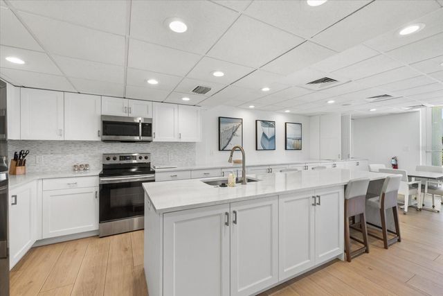 3240 GULF OF MEXICO DRIVE B402, Longboat Key, FL 34228